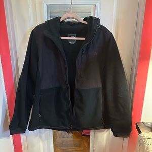 The NorthFace Women’s Denali Hoodie in black (XXL)